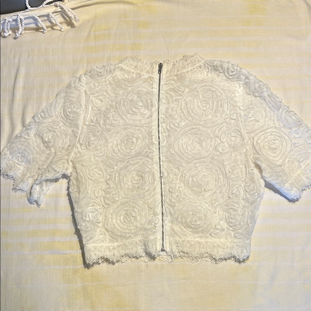 Floral White Lace Short-Sleeve Cropped Top, zip back size Medium - Picture 6 of 7